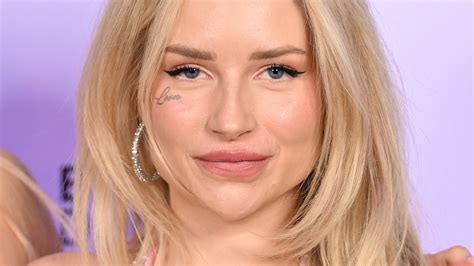 lottie moss gesichtstattoo|Lottie Moss hat sich ihr Gesichts